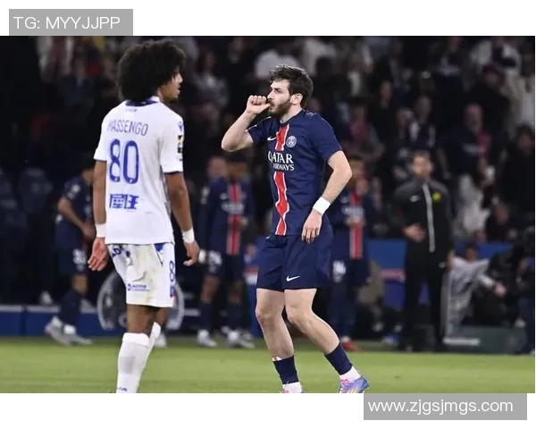 西甲激战拜仁与巴黎圣日耳曼鏖战至平局全场沸腾