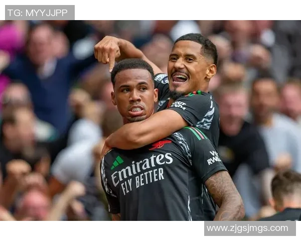 英超赛场巴黎圣日耳曼大胜巴萨引发转会风波与球迷热议