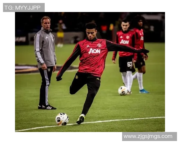 中超激战巴黎圣日耳曼险胜曼联全场焦点瞬间回顾与分析