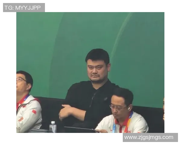 姚明在坟墓前的沉思与回忆：篮球巨星的传奇人生与永恒追忆