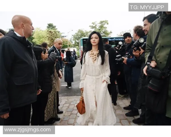 姚明服饰女装引领时尚潮流展现女性优雅魅力与运动风格完美结合