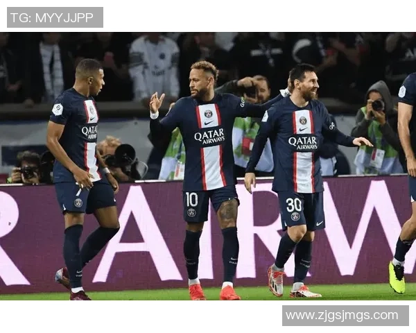 欧冠激战：拜仁大胜AC米兰红牌事件引发全场热议战术解析