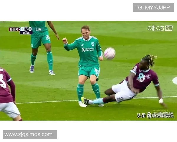 英超激战：里昂与巴萨战平引发争议判罚引爆全场热议