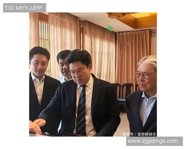 霍启刚与姚明同框合影引发热议两位体育界巨星的友谊瞬间令人感动