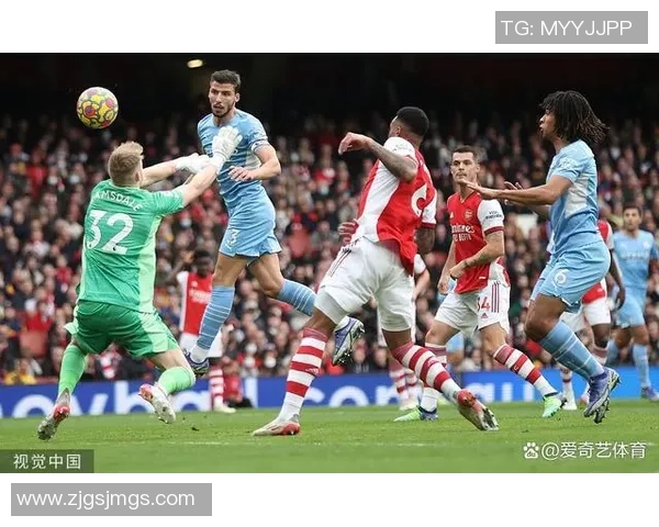 足总杯激战曼联与阿森纳平局逆转瞬间引发全场热烈反响赛后点评