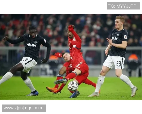 德甲精彩对决莱比锡完胜曼联战术解析与绝杀瞬间回顾 德甲精彩对决莱比锡完胜曼联战术解析与绝杀瞬间回顾