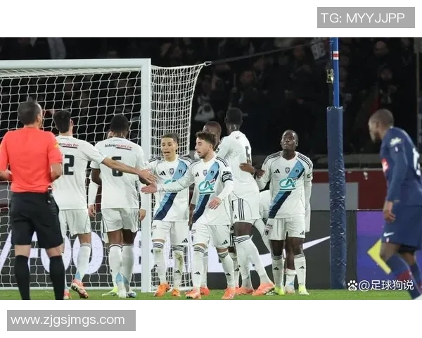 中超精彩对决拜仁与巴黎圣日耳曼战成平局点球大战引发全场热潮 中超精彩对决拜仁与巴黎圣日耳曼战成平局点球大战引发全场热潮