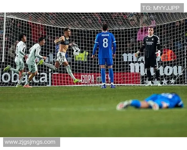 国王杯激战皇马凭借神扑以1-0小胜那不勒斯晋级下一轮