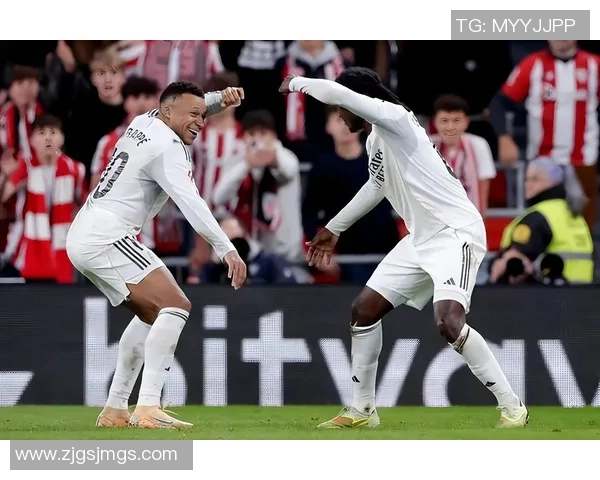 意甲激战:皇马逆转里昂帽子戏法引爆全场战术解析与精彩瞬间回顾 意甲激战:皇马逆转里昂帽子戏法引爆全场战术解析与精彩瞬间回顾