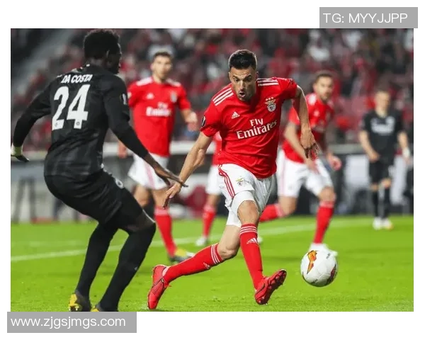 欧冠激战:本菲卡与皇马战成平局红牌事件引发全场热议与战术解析 欧冠激战:本菲卡与皇马战成平局红牌事件引发全场热议与战术解析