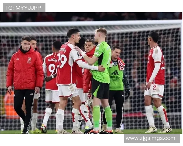 足总杯激战：拜仁逆转阿森纳乌龙球引发争议判罚全场沸腾