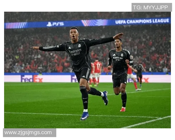 欧冠激战：多特蒙德惊险逆转本菲卡全场精彩集锦回顾